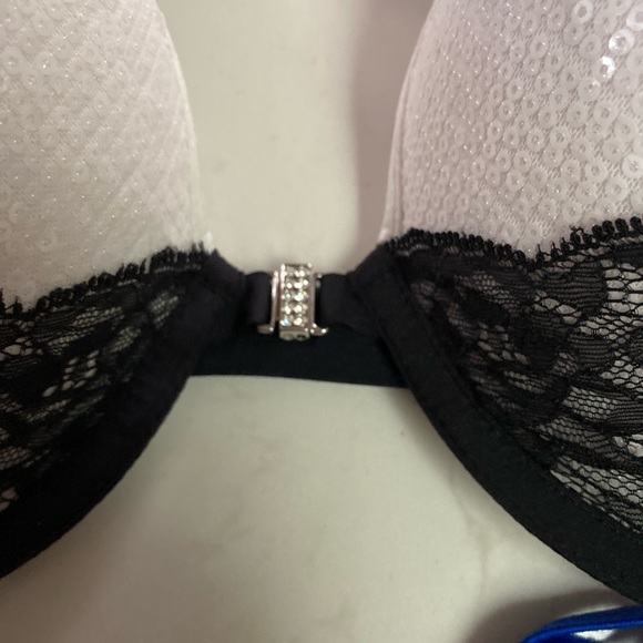 Pair of LaSenza Beyond Cleavage Sz 38C Front clasp Convertible Lace & Bead - Picture 16 of 16